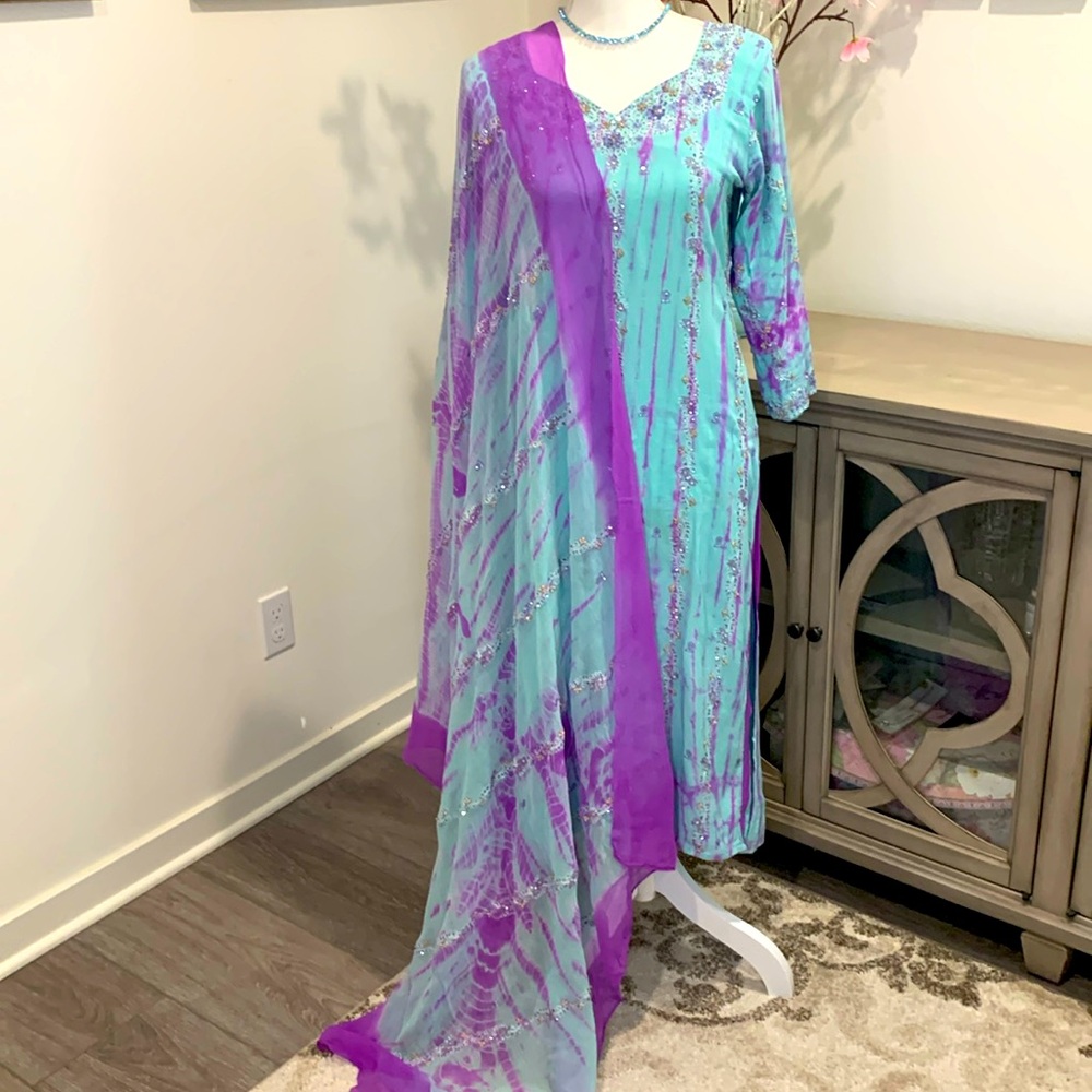 Indian kurta/dupatta/shalwar silk suit with embroidery & sequins tie dye M